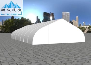 20x40m الأبيض PVC منحنى واضح الألومنيوم الإطار خيمة لحضور حفل زفاف 500 الناس مقاعد ريتر مقاومة